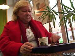 Aurora Snow en mi primer masaje erotico camara escondida video de profesora sexual (Dane Cross)